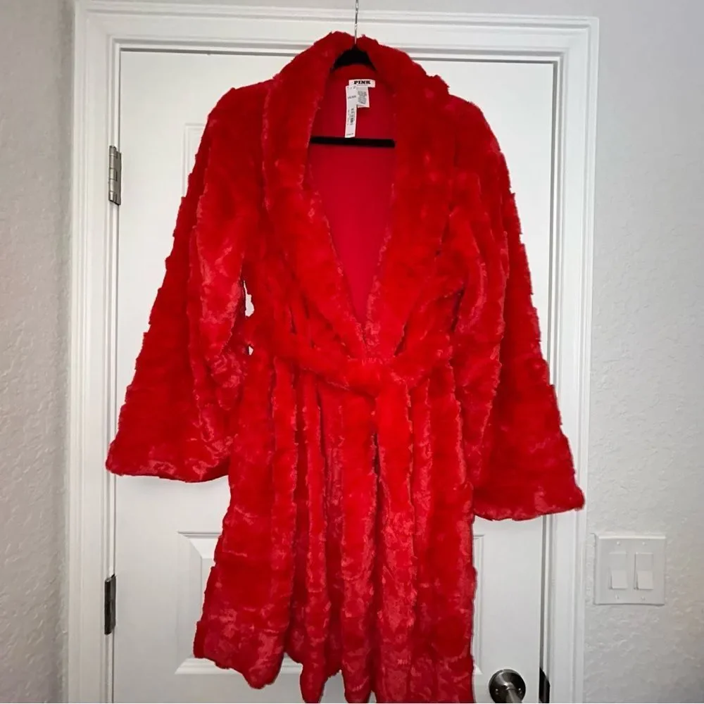 New, PINK Victoria’s Secret Jacquard Fuzzy Soft Short Robe